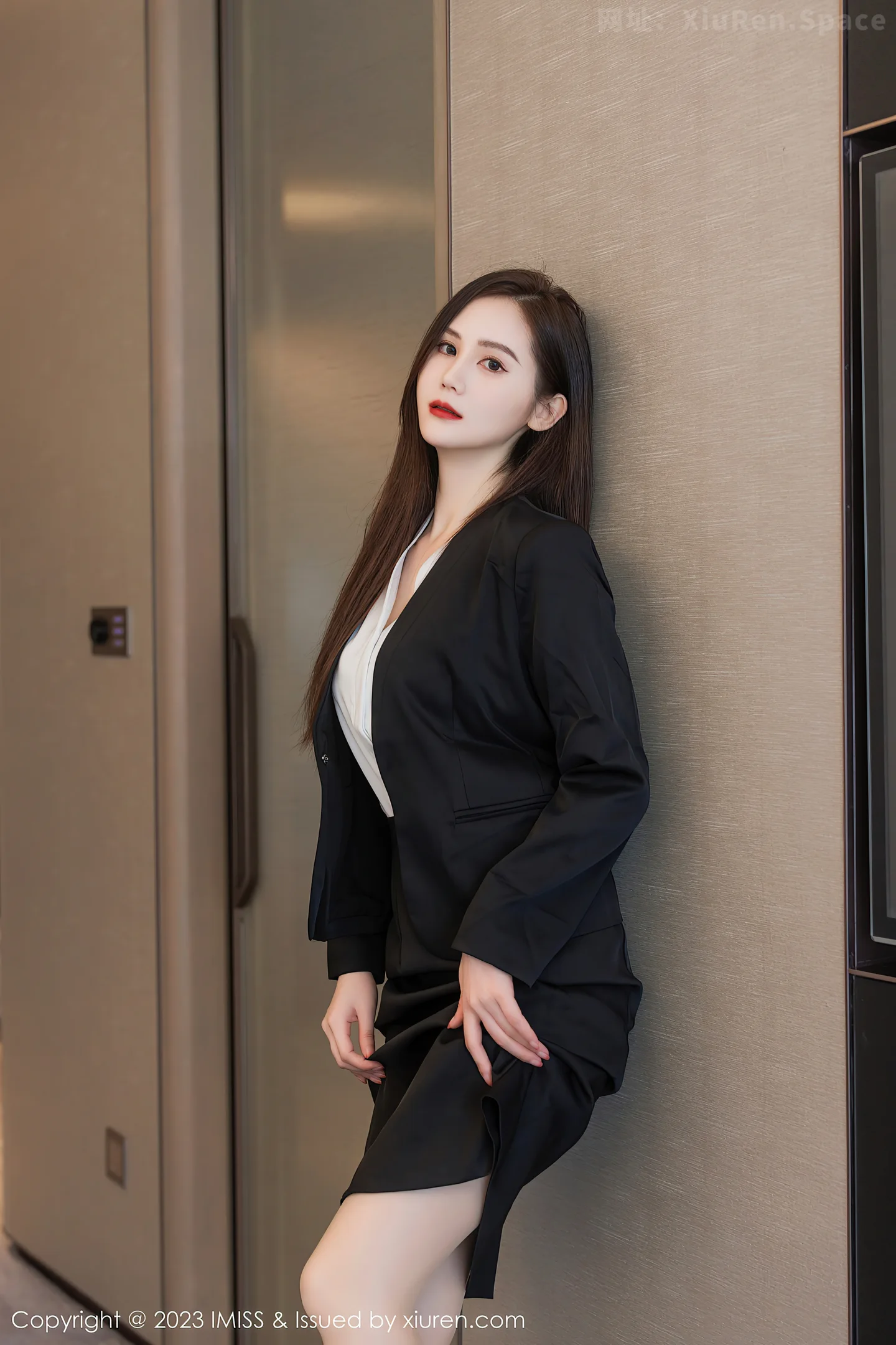 图片[6]-[IMISS爱蜜社]Vol.739 气质女神SISY思性感黑色Ol装扮露白色内衣配超薄肉丝诱惑写真47P-秀人网官方网站